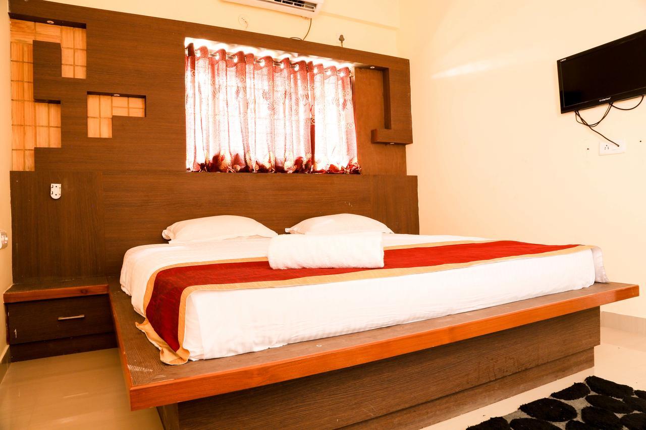 Golds Club & Resort Bayappanhalli Extérieur photo