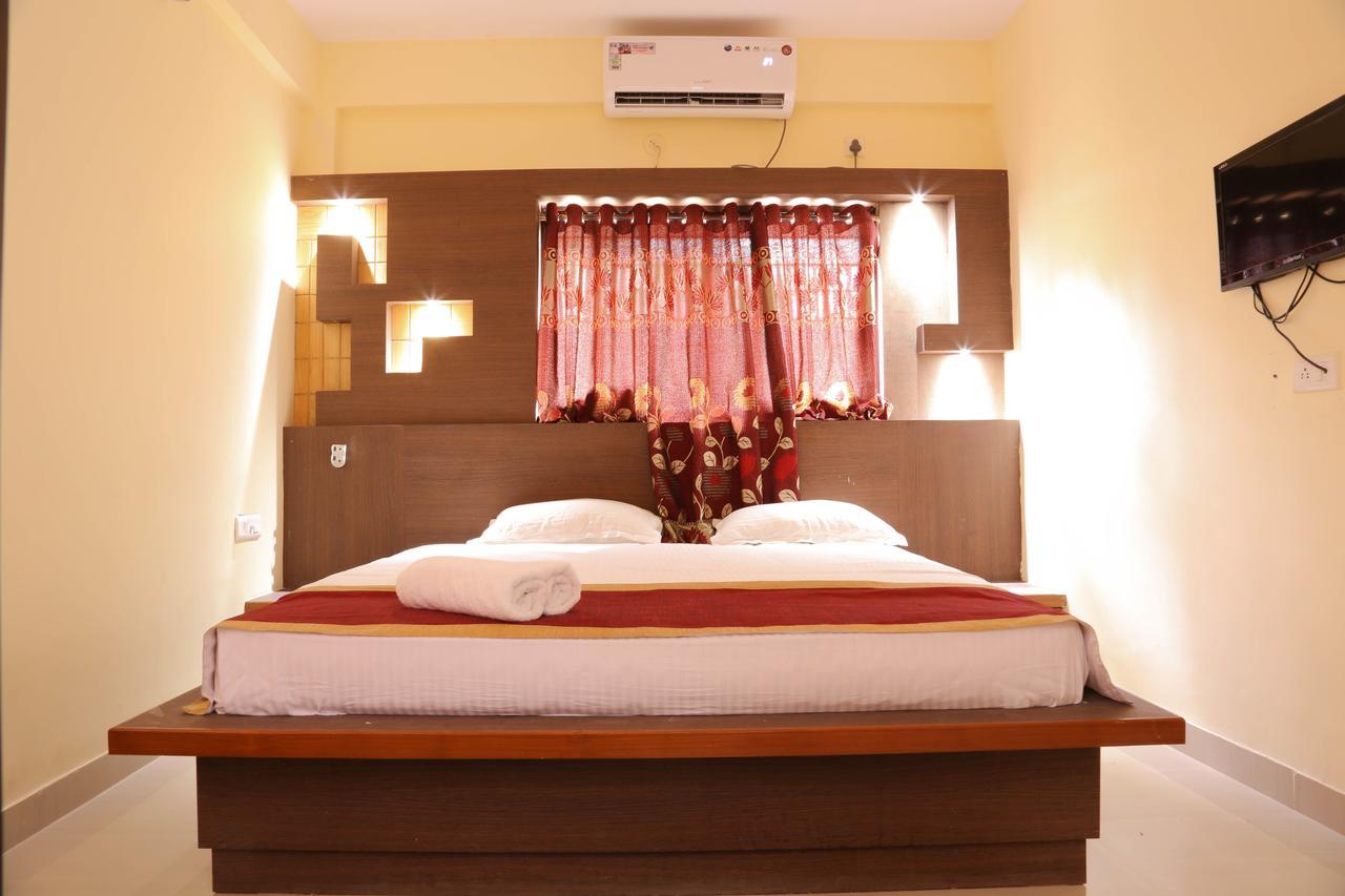 Golds Club & Resort Bayappanhalli Extérieur photo